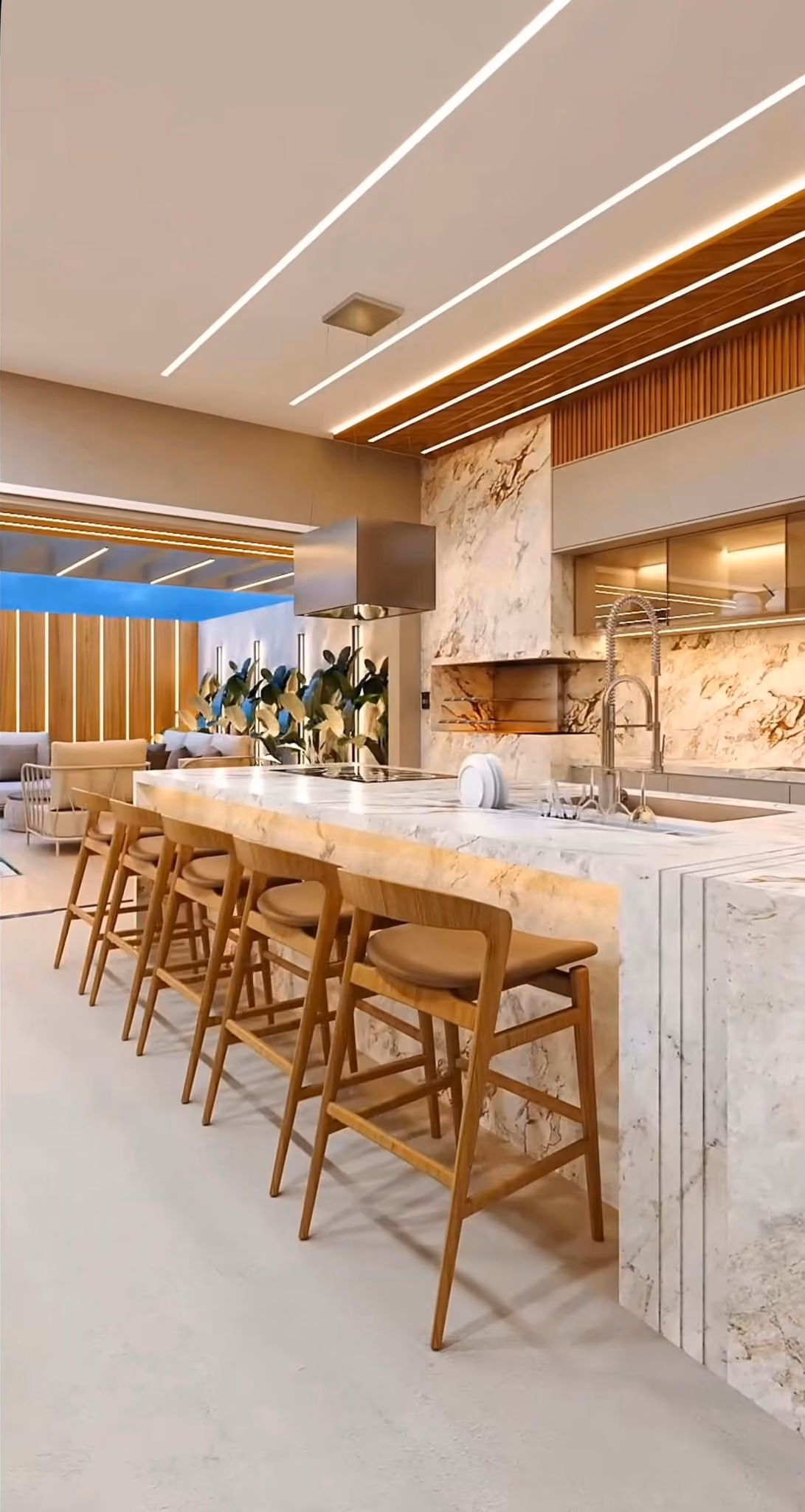 Isla de cocina en mármol calacatta con taburetes de madera y vistas a la piscina
