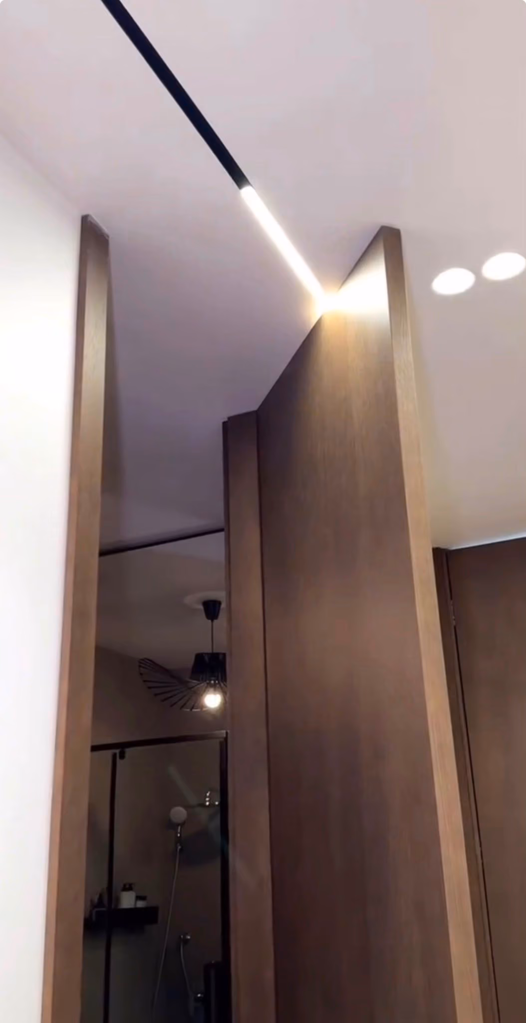 Vestidor de paso con listones de madera